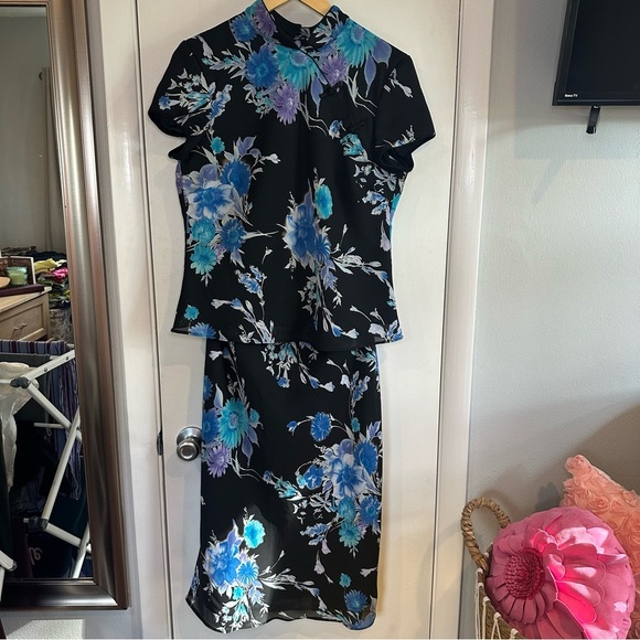 Studio I Y2K Set. Size: 12. Blue and Black Floral. - Picture 8 of 9